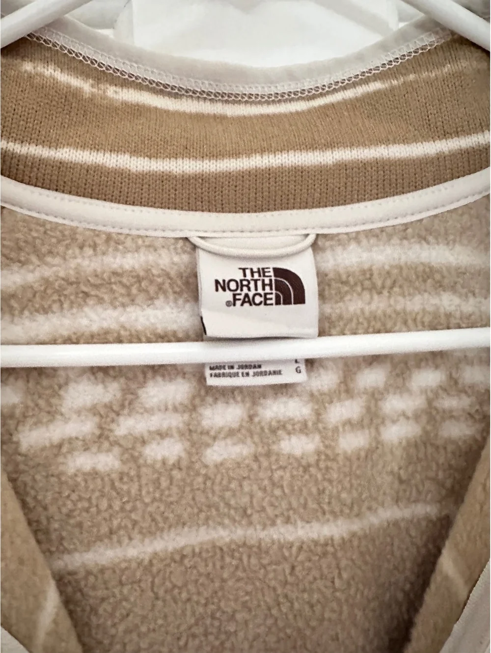 The North Face Gordon Lyons 1/4 Zip Pullover in a Tan Geometric Print Size L